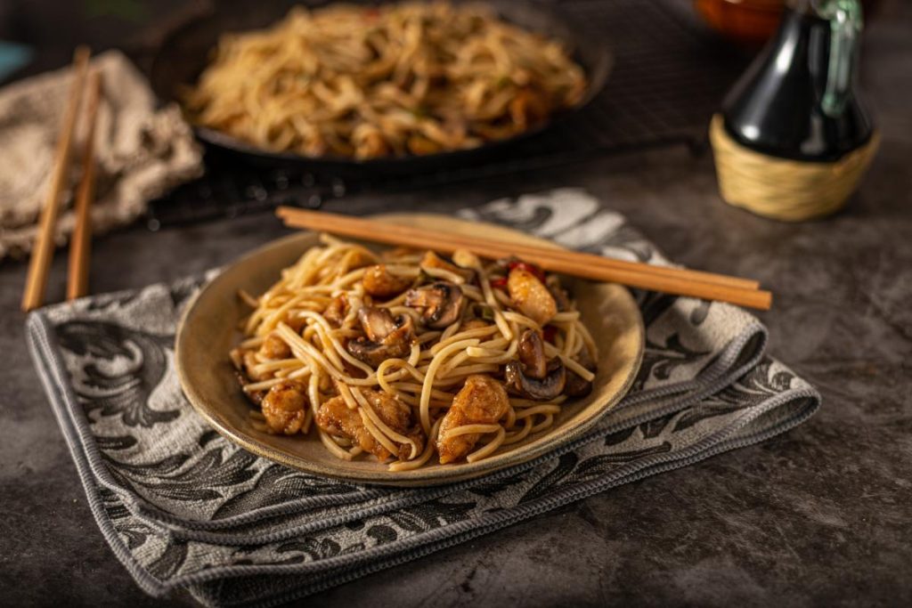Chinese noodles with chicken